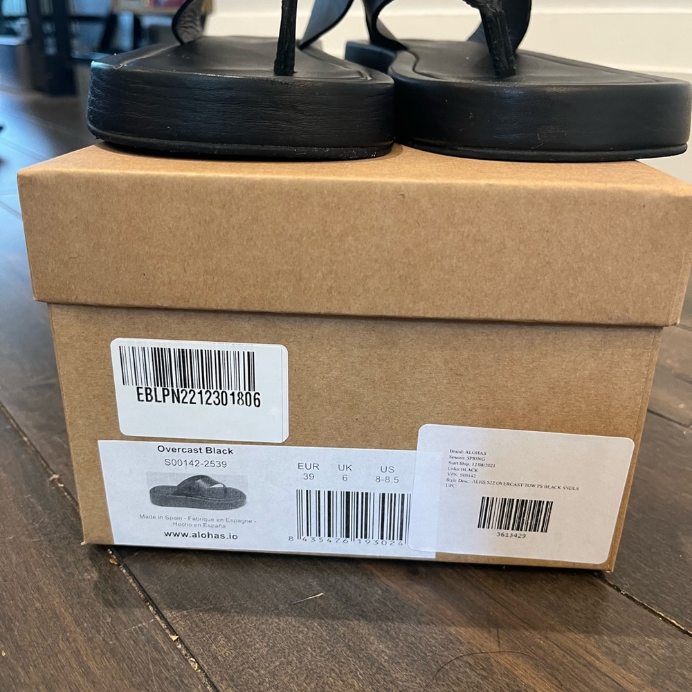 Alohas Overcast Tow Leather Flip-Flop Sandals - Picture 3 of 6